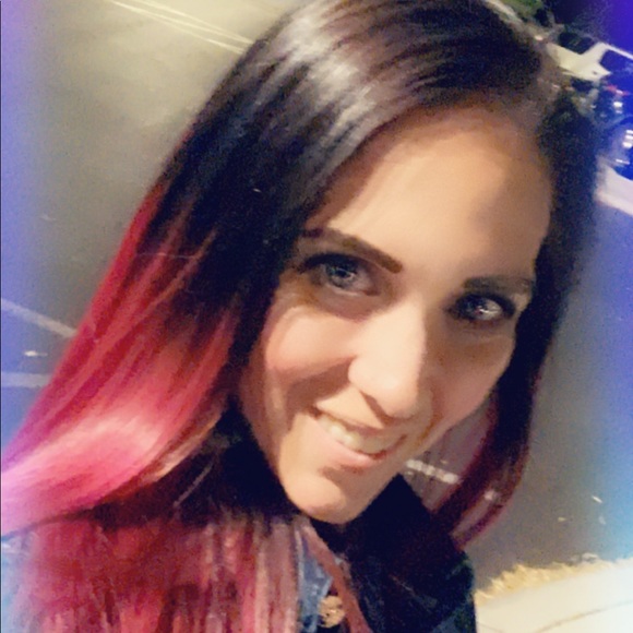 Meet your Posher, Theresa - Picture 1 of 2